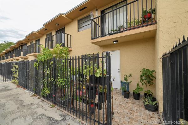 Kendale Woods, 6345 SW 138th Ct #111, Kendale Lakes, Florida 33183, image 2