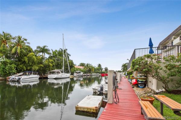 Admiral Farragut, 6815 Edgewater Dr #305, Coral Gables, Florida 33133, image 2
