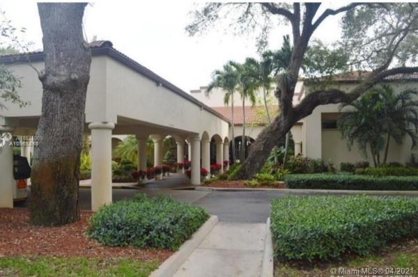 Live Oak Of Pine Island Ridge, 9460 Live Oak Pl #406, Davie, Florida 33324, image 2