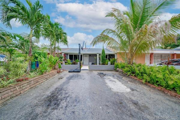 Kings Gardens, 4404 NW 185th St, Miami Gardens, Florida 33055, image 2