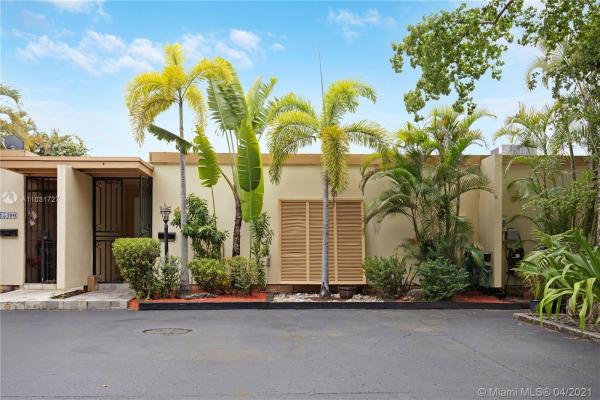 Loch Lomond West, 15404 Sharpecroft Dr #15404, Miami Lakes, Florida 33014, image 2