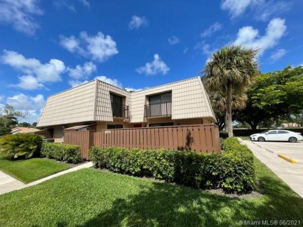 Village Of Sandalwood Lakes South, 5624 56th Way, West Palm Beach, Florida 33409, image 2