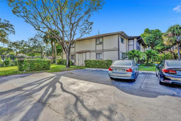 751 NE 199th St #201, Ives Estates, Florida 33179, image 2