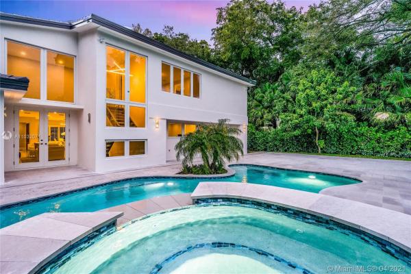 Riviera, 5901 Maynada St, Coral Gables, Florida 33146, image 2