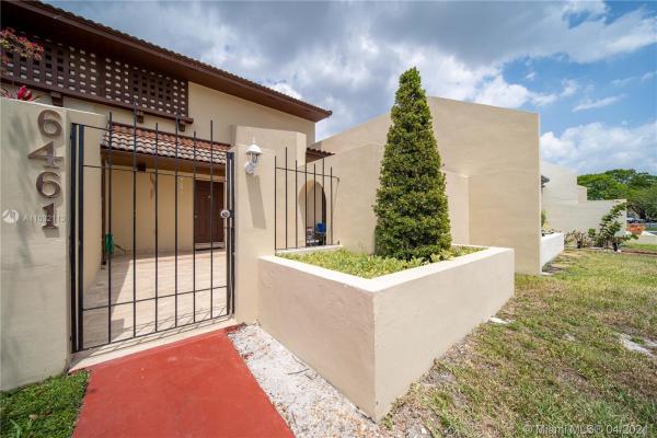 Townhomes Of Country Lake, 6461 NW 190th Ter, Country Club, Florida 33015, image 2