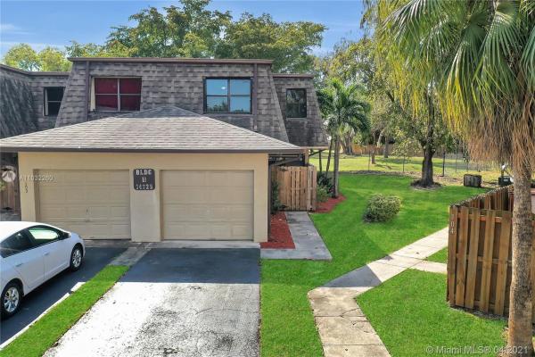 Camelot, 14225 SW 94th Circle Ln #104, The Hammocks, Florida 33186, image 2