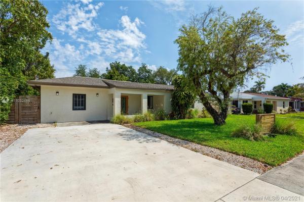 Biscayne Highlands, 911 NE 142nd St, North Miami, Florida 33161, image 2