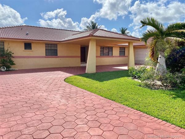 Country Club Of Miami Estates, 18701 Wentworth Dr, Country Club, Florida 33015, image 2