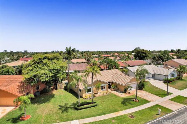 Waterford, 5600 W Waterford Dr, Davie, Florida 33331, image 2
