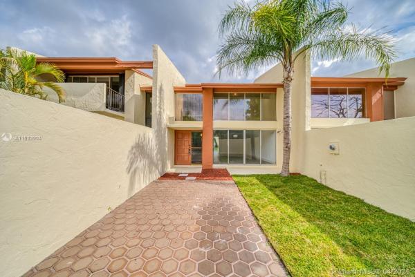 Sunset Park Lake Villas, 10453 SW 80th St #10453, Kendall, Florida 33173, image 2