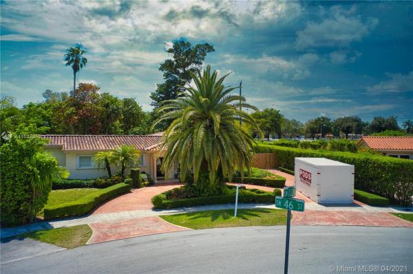 Heftler Homes, 10230 SW 46th St, Westwood Lakes, Florida 33165, image 2