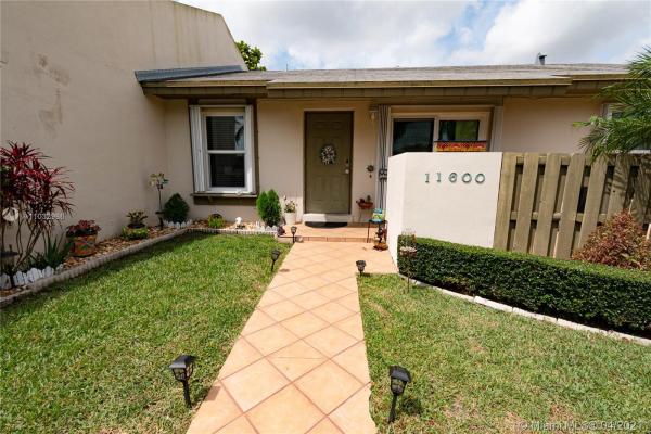 Devon Aire Villas, 11600 SW 124th Ct, The Crossings, Florida 33186, image 2