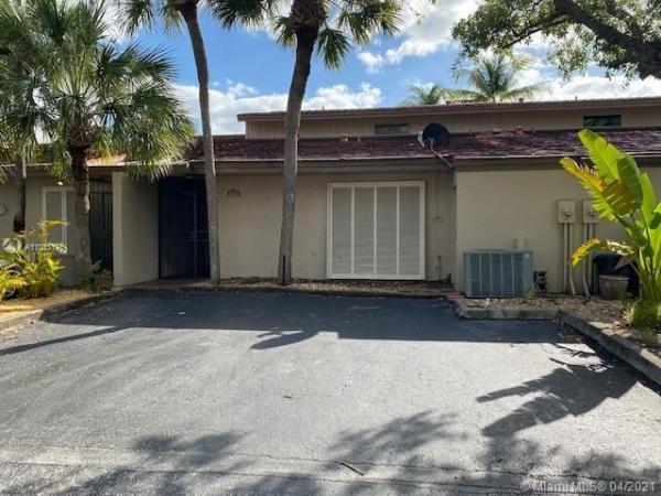 Lake Sandra, 8352 Dundee Ter, Miami Lakes, Florida 33016, image 2
