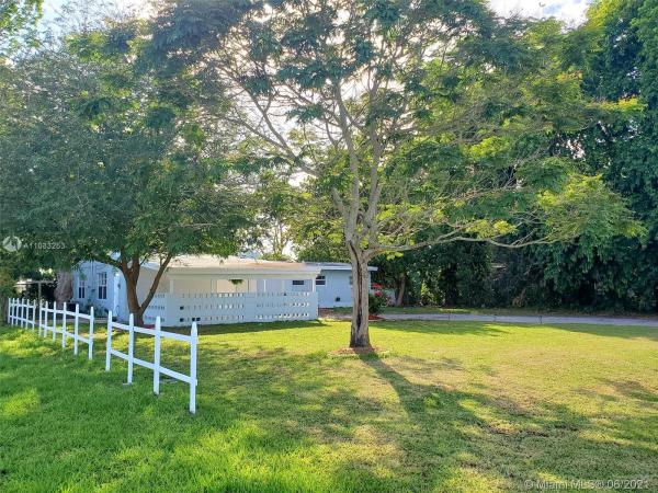 104 Beach Ave, Florida 34952, image 2