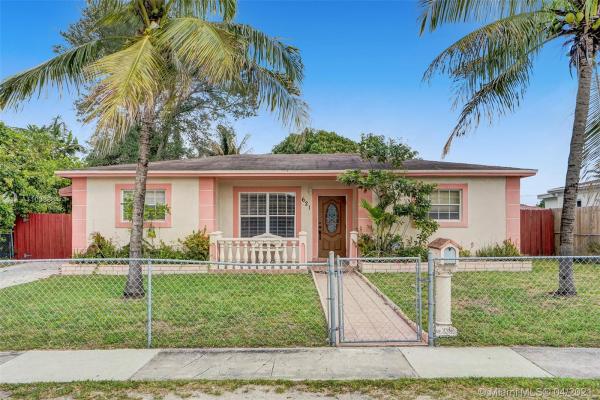 Panuleta Gardens, 621 NE 168th St, North Miami Beach, Florida 33162, image 2