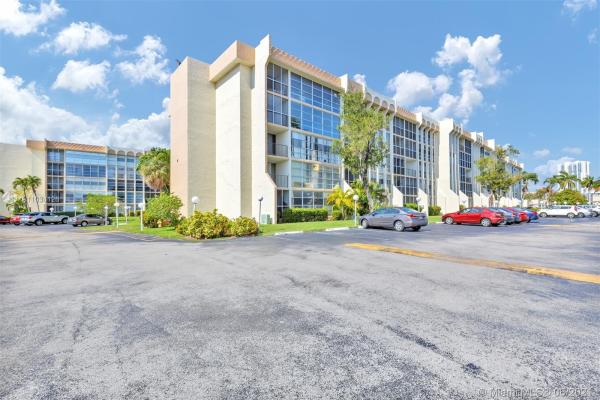 De Soto Park South, 801 Three Islands Blvd #414, Hallandale Beach, Florida 33009, image 2