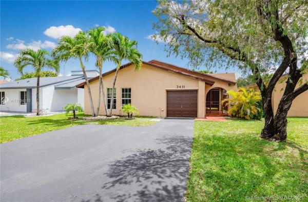 Hacienda Estates, 3411 SW 114th Ct, University Park, Florida 33165, image 2