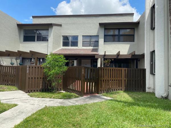 Indian Lake Village, 9970 NW 9th Street Cir #104, Fountainebleau, Florida 33172, image 2