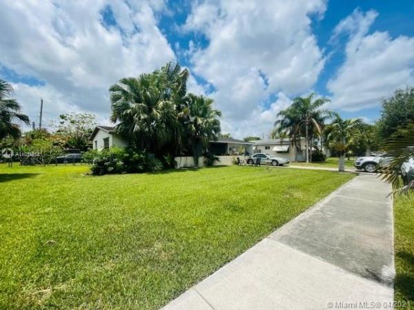Laurel Manor, 1708 NW 9th Ave, Homestead, Florida 33030, image 2