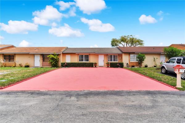 Westwind Lakes Townhouses, 15217 SW 71st Ln #15217, Kendall West, Florida 33193, image 2