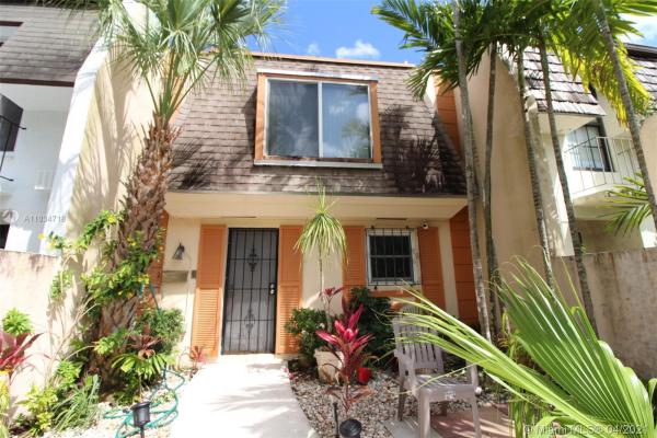 Cherry Grove Townhouses, 9015 SW 96th Ave #9015, Kendall, Florida 33176, image 2
