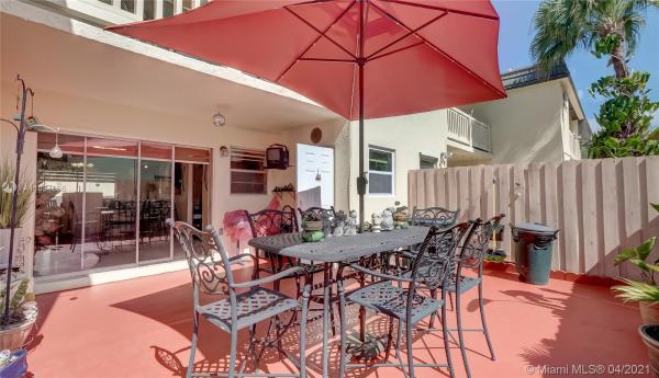 Kendale Lakes Townhouses, 8521 SW 137th Ave, Kendale Lakes, Florida 33183, image 2