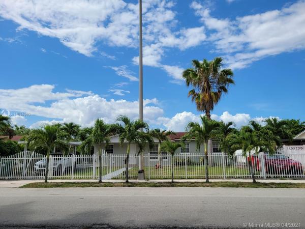 Carol City Gardens, 4481 NW 199th St, Miami Gardens, Florida 33055, image 2