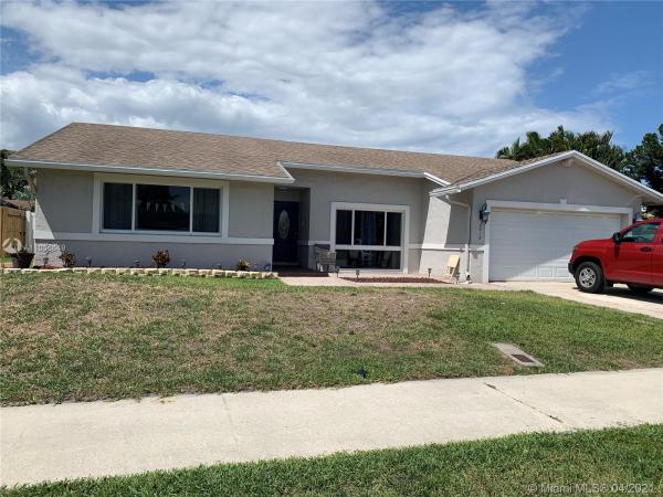 Waterford Homes, 2813 SW 13th Dr, Deerfield Beach, Florida 33442, image 2