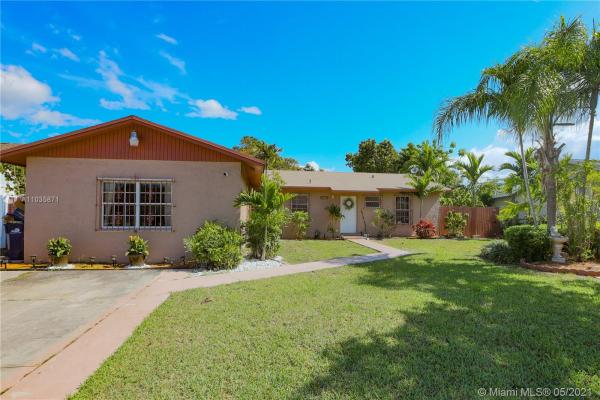 Princetonian, 12541 SW 252nd Ter, Princeton, Florida 33032, image 2
