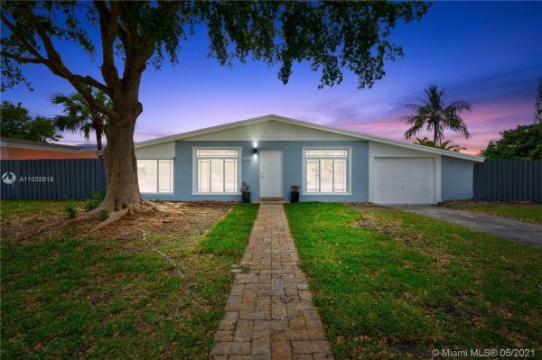 Pine Tree Manor, 9265 Martinique Dr, Cutler Bay, Florida 33189, image 2