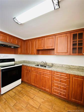 Live Oak Of Pine Island Ridge, 9450 Live Oak Pl #302, Davie, Florida 33324, image 2