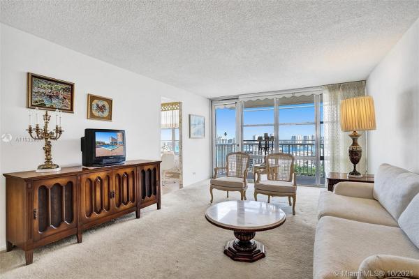 Winston Towers 400, 231 174th St #2002, Sunny Isles Beach, Florida 33160, image 2