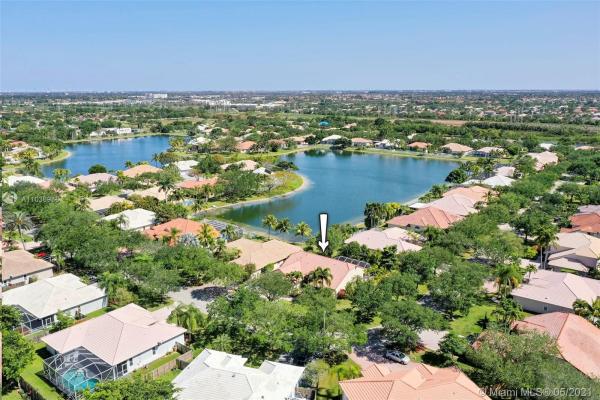 Estates Of Stirling Lake, 16481 Ontario Pl, Davie, Florida 33331, image 2