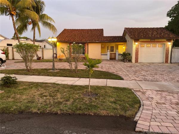 Country Lake Manors, 5950 NW 193rd St, Country Club, Florida 33015, image 2