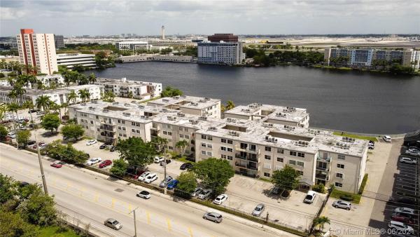 El Lago, 5505 NW 7th St #W301, Miami, Florida 33126, image 2