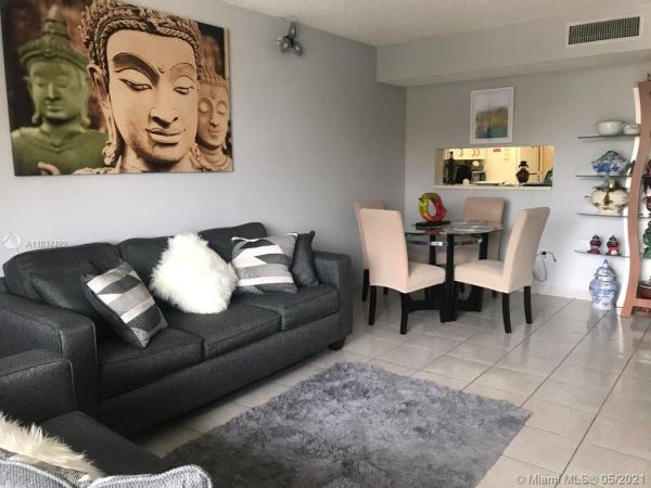Fox Chase, 8615 NW 8th St #301, Fountainebleau, Florida 33126, image 2