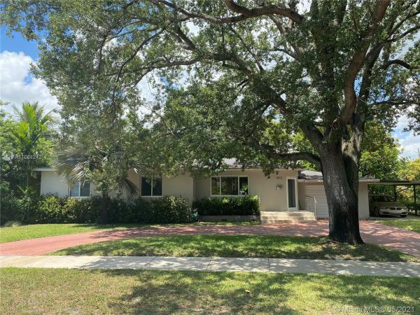Country Club Estates, 850 Hunting Lodge Dr, Miami Springs, Florida 33166, image 2