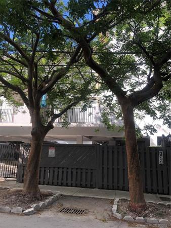 Brickell Oaks Townhouse, 123 SW 17th Rd, Miami, Florida 33129, image 2