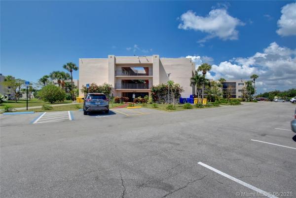Seagrape At Las Verdes, 5160 Las Verdes Cir #114, Delray Beach, Florida 33484, image 2