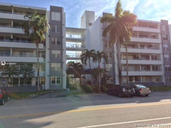The Vintage, 1080 94th St #607, Bay Harbor Islands, Florida 33154, image 2