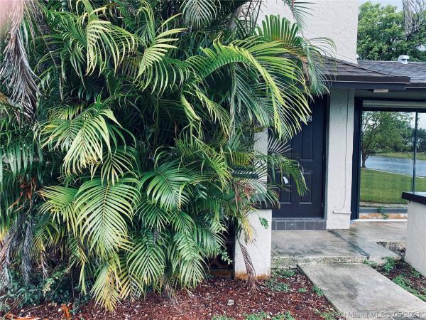 Bent Tree, 13966 SW 46th Ter #162, Kendale Lakes, Florida 33175, image 2