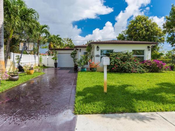 Hollywood Center, 23 SE 4th St, Dania Beach, Florida 33004, image 1