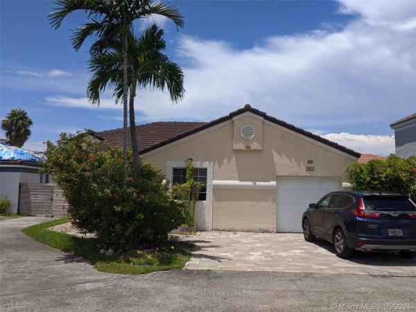 Lake Pointe, 680 NW 124th Pl, Tamiami, Florida 33182, image 2