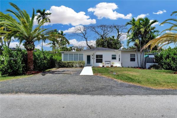 Lake Heights, 6431 SW 43rd St, Westwood Lakes, Florida 33155, image 2
