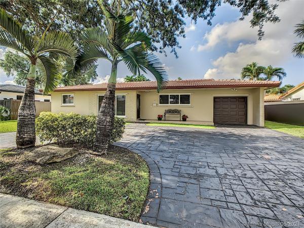 Miami Lakes Residential, 6930 Bamboo St, Miami Lakes, Florida 33014, image 2