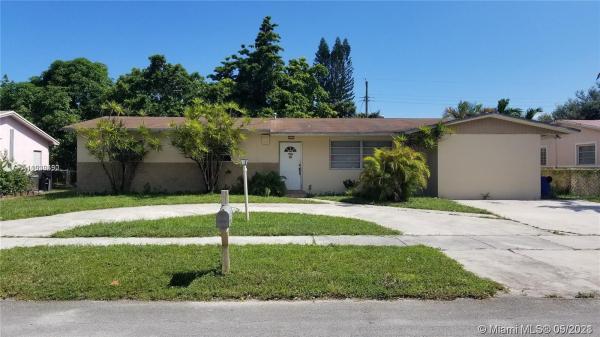 Pineapple Plantation, 50 East Dr, North Miami Beach, Florida 33162, image 2