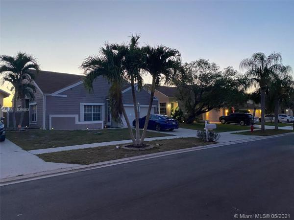 Trends At Boca Raton, 23075 Sunfield Dr, Boca Raton, Florida 33433, image 2