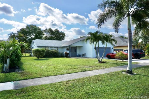 La Mancha, 201 Bilbao St, Royal Palm Beach, Florida 33411, image 2