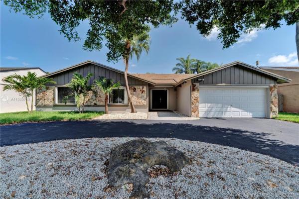 Shores Lindgren, 12715 SW 119th Ter, The Crossings, Florida 33186, image 2