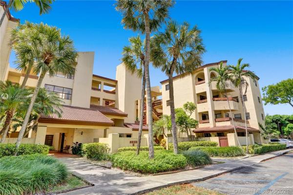 Kenland Bend North, 8820 SW 123rd Ct #L-307, The Crossings, Florida 33186, image 2